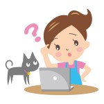 パソコンの前で悩む保育士