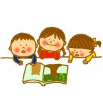絵本を読む保育園児たち