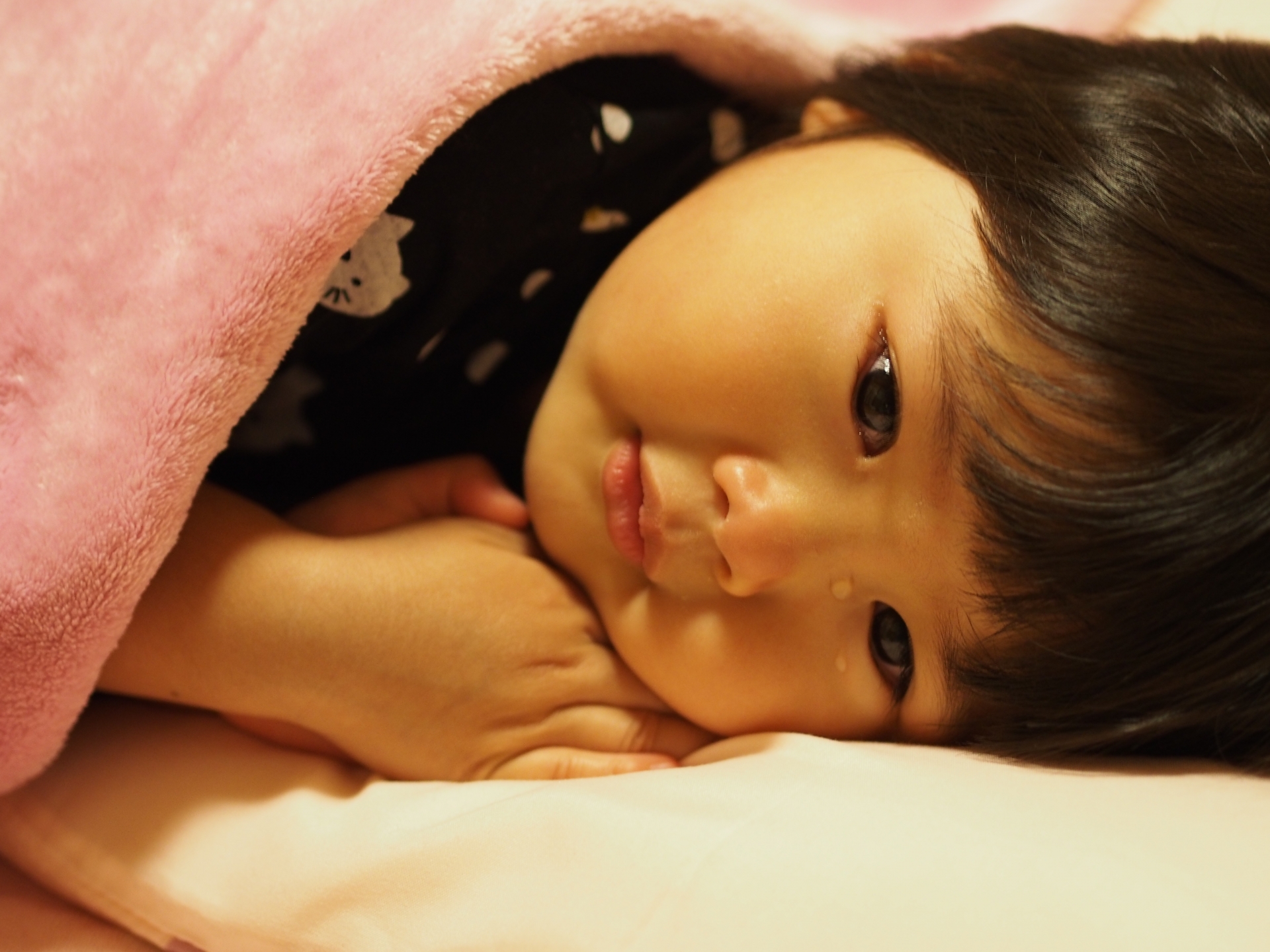 「地震ごっこ」はゆったり受容を!災害後の子どもの心のケア