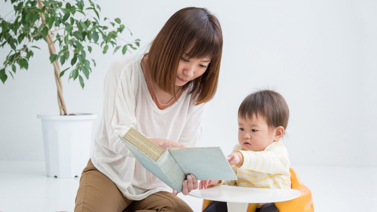 カジュアルな格好の女性